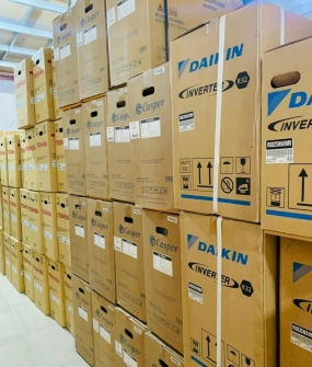 Điều hòa có sẵn tại cửa hàng
